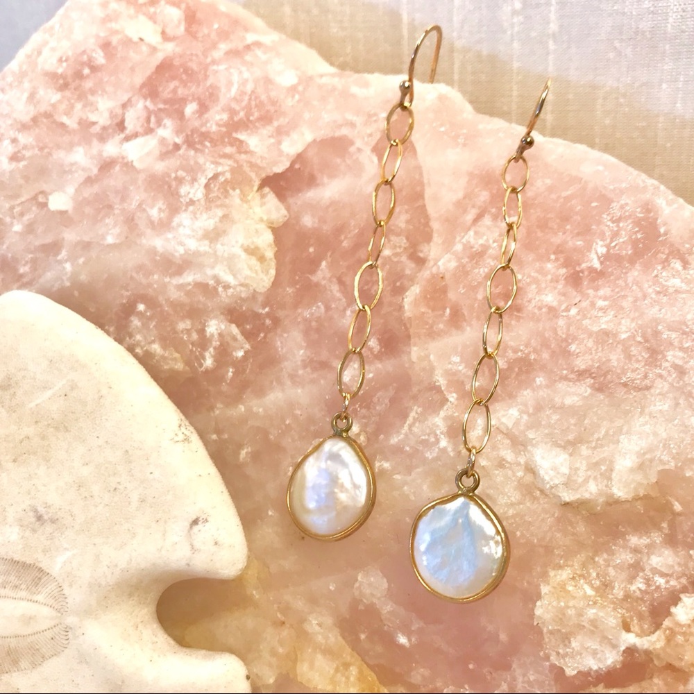 ✨Gorgeous Dancing Pearl Earrings✨ - Picture 4 of 8